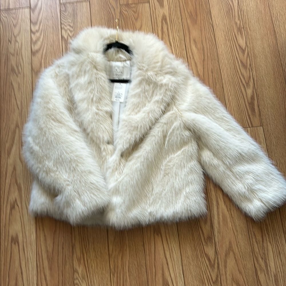Elegant Faux Fur Jacket - Cream